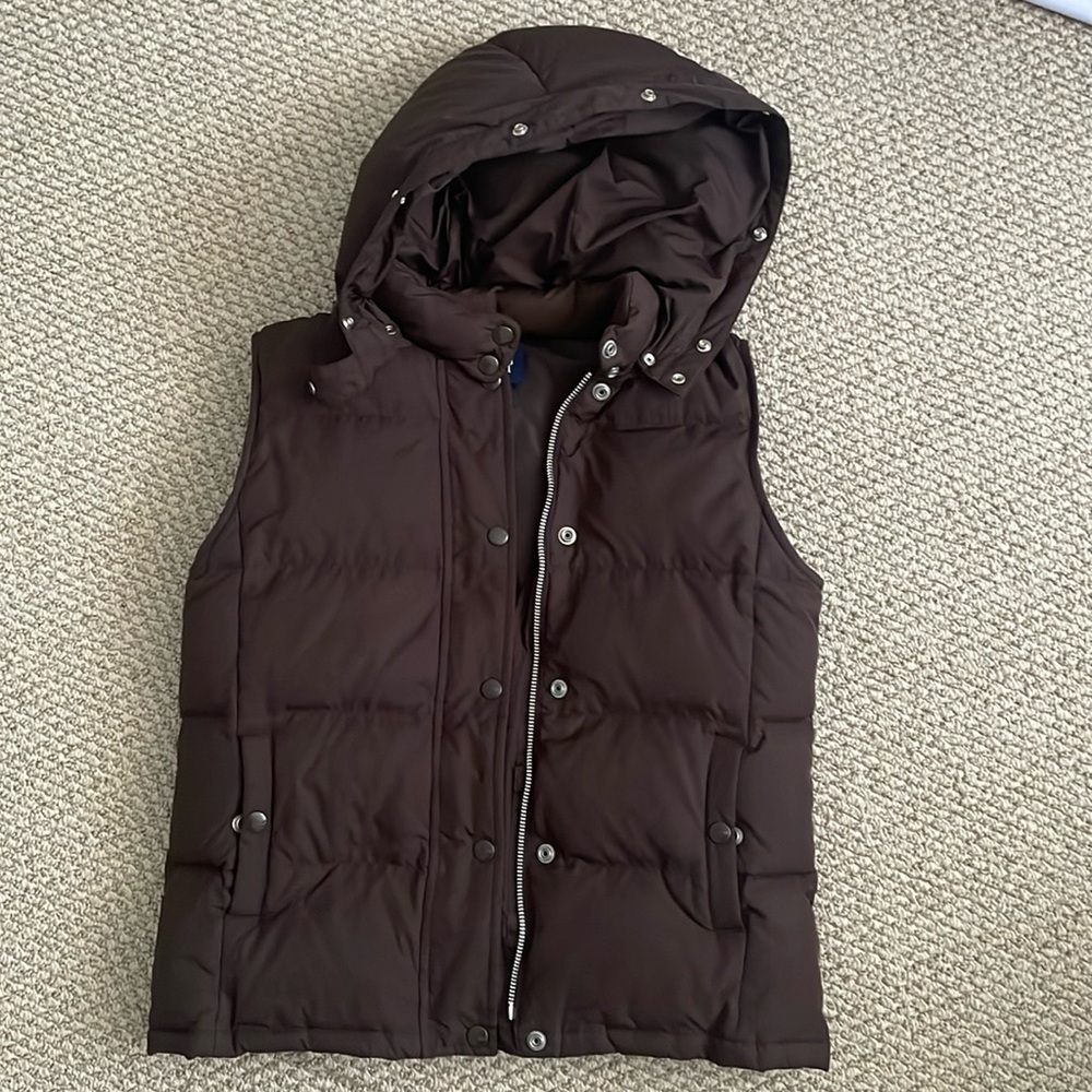 Gap puffer vest with removable hood
